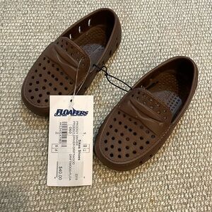 NWT Floafers. Prodigy Driving Loafer. Color: Driftwood Size 6.